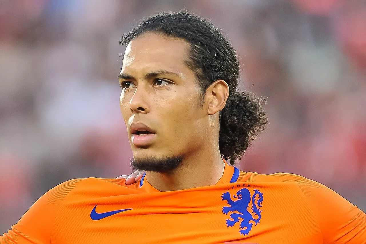 Virgil van Dijk in actie voor het Nederlands elftal tegen Oostenrijk in 2016.