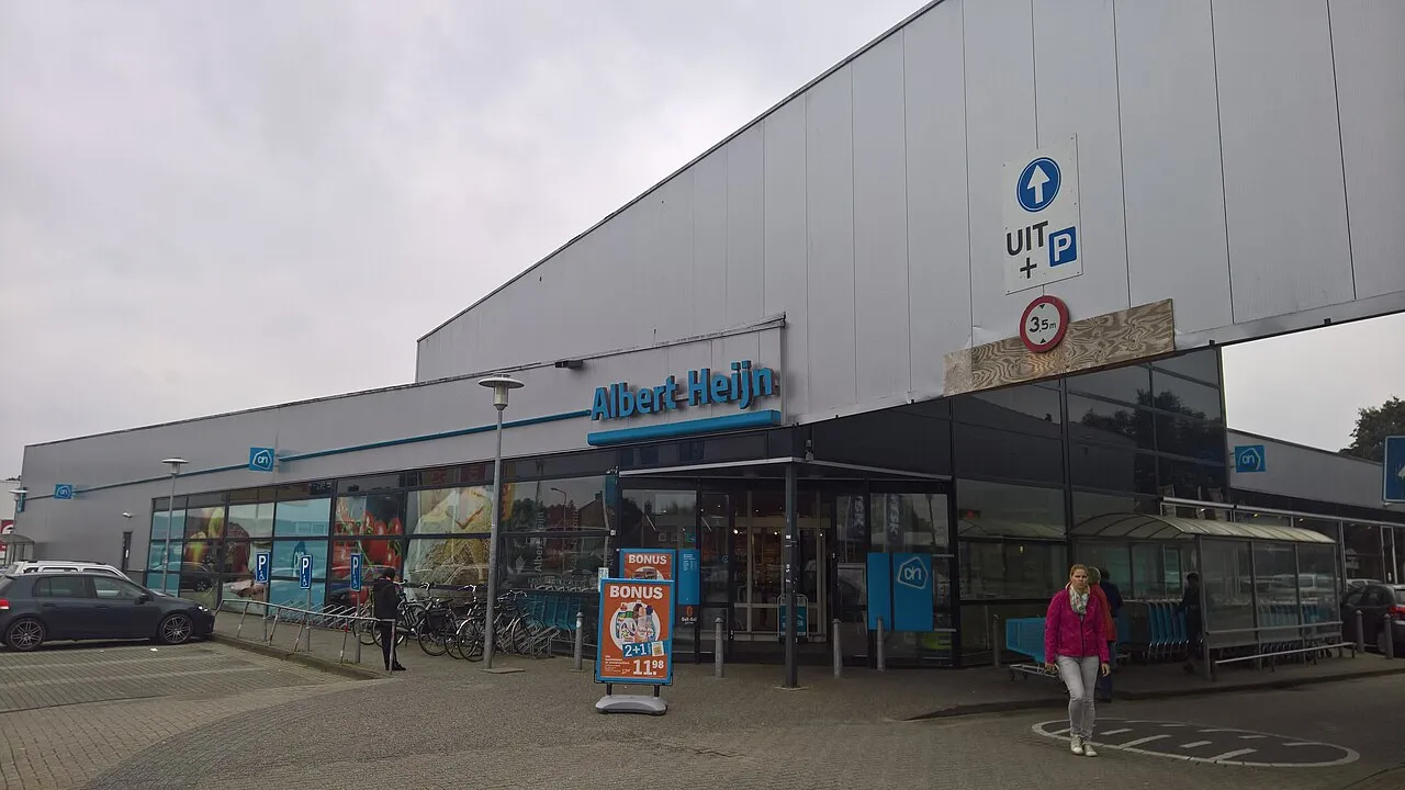 Gevel van een Albert Heijn-supermarkt, de keten die kampt met het IT-incident.
