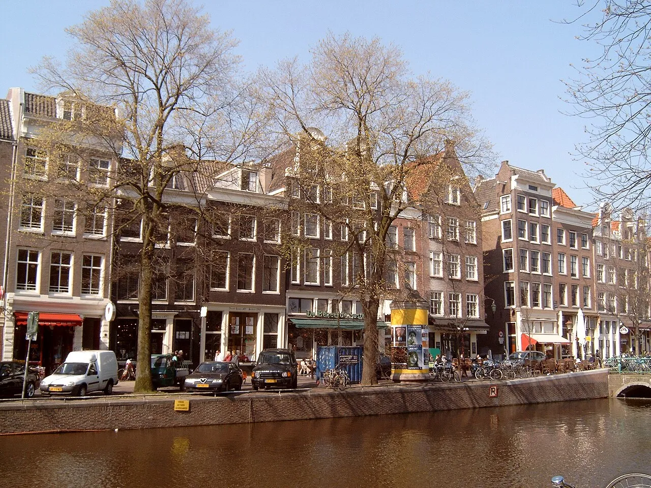 Historische grachtenpanden aan de Kloveniersburgwal in Amsterdam