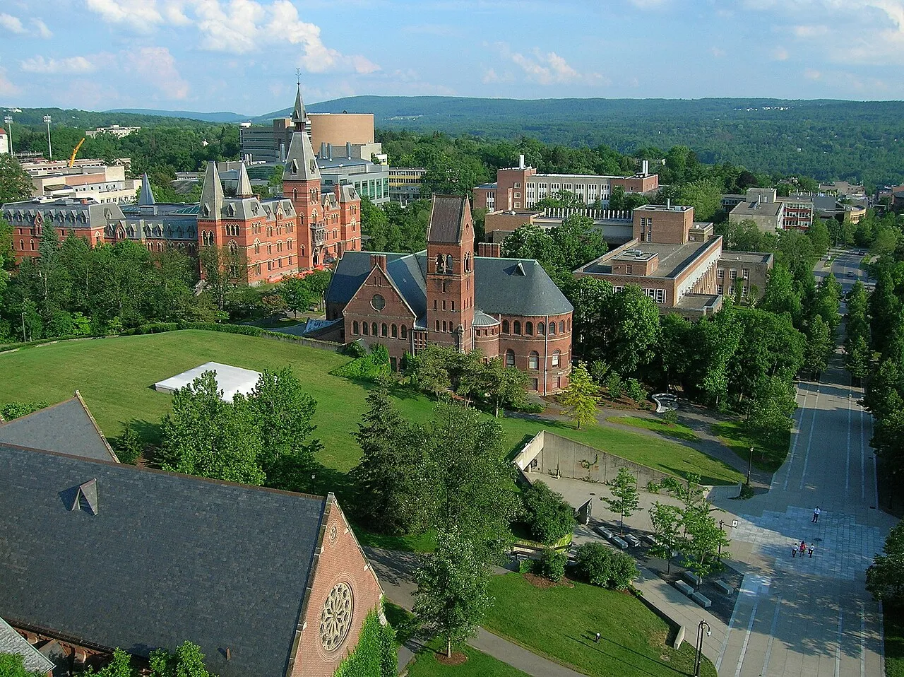 De campus van Cornell University, gezien vanaf de McGraw Tower