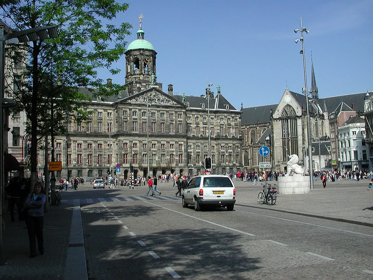 De Dam in Amsterdam, waar de vredesprotestactie 'Stop de Oorlogskoorts' plaatsvond.