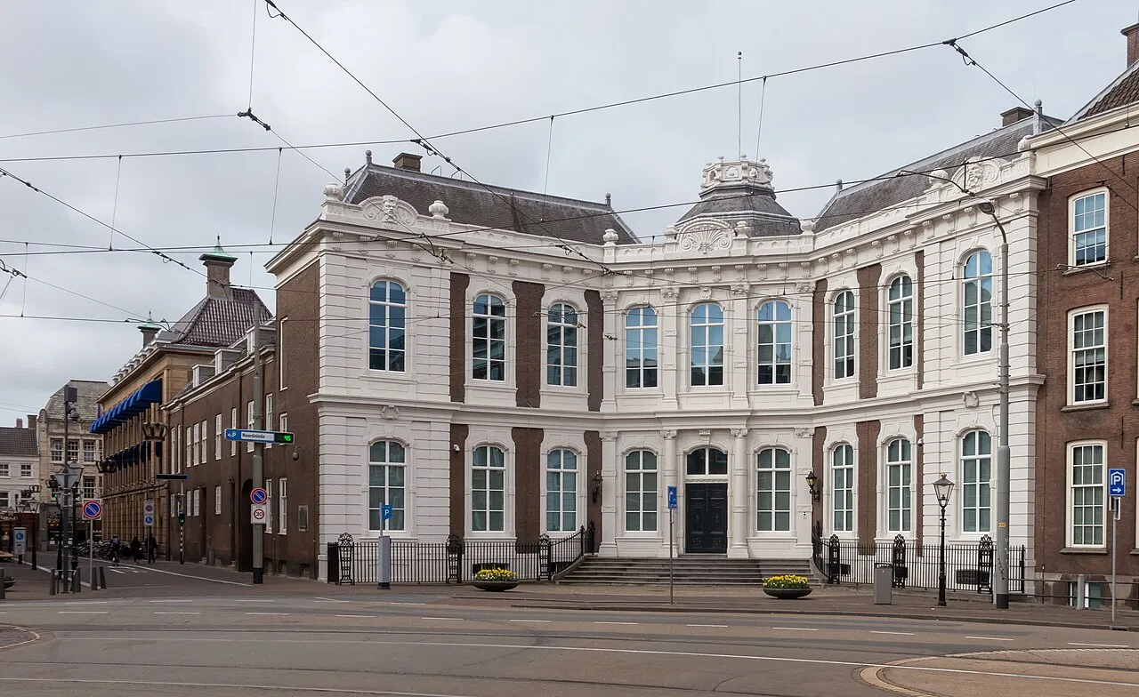 Paleis Kneuterdijk in Den Haag, de zetel van de Raad van State.