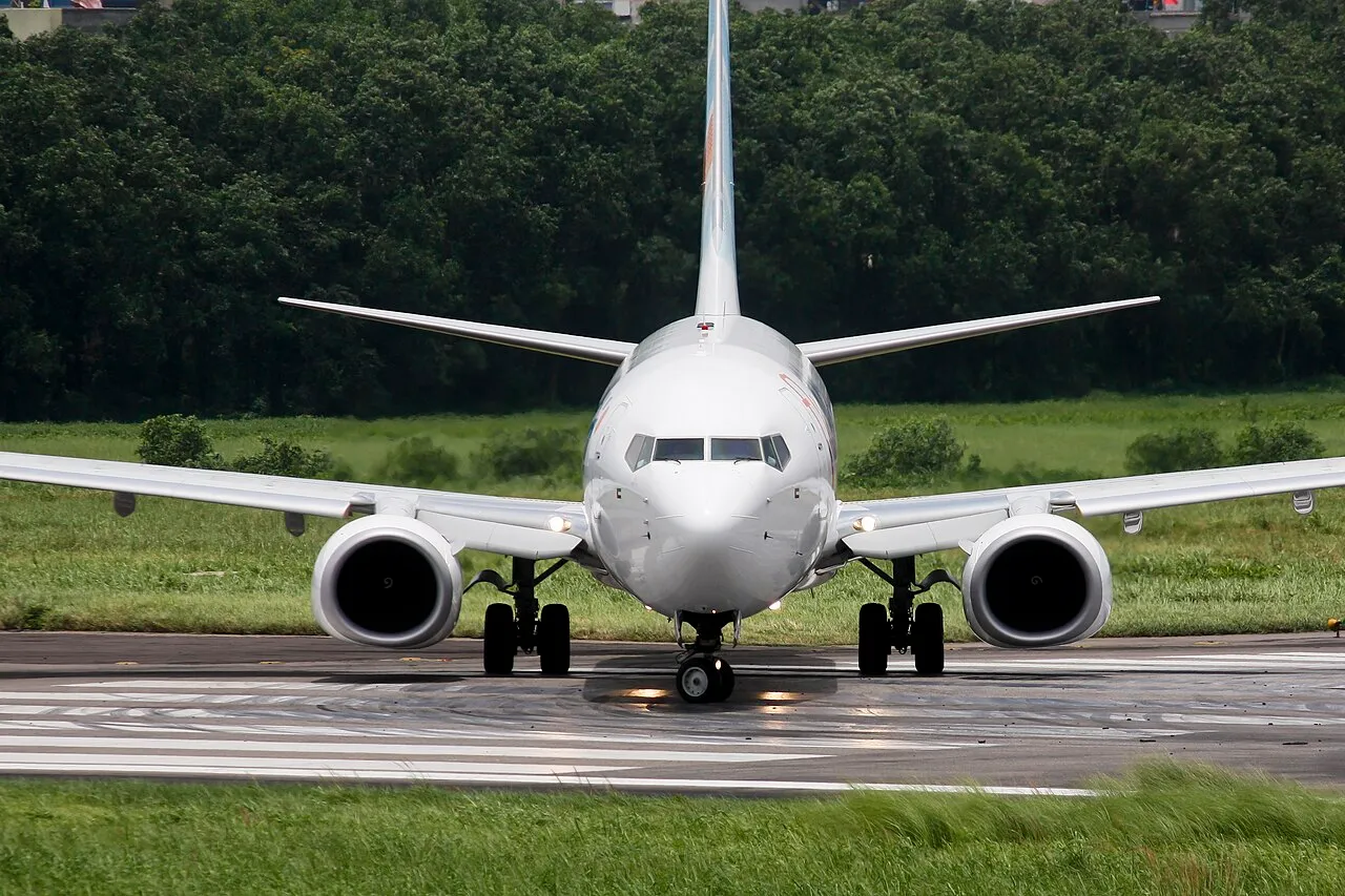 Een Boeing 737-800 van Flydubai, het vliegtuigtype van de vlucht bij het cockpitincident (FZ1073).