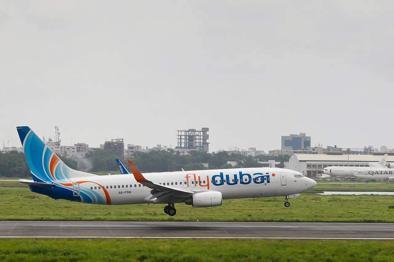 Een Boeing 737-800 van Flydubai, het vliegtuigtype van vlucht FZ1073 waarvan de neergestoken piloot nu herstelt.