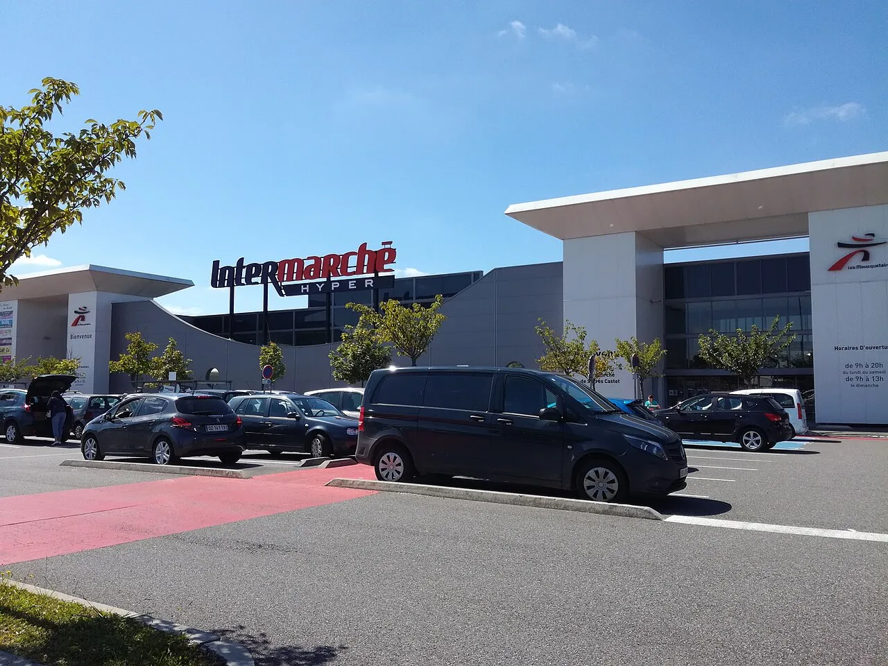 Gevel van een Intermarché-supermarkt, een van de Franse ketens die werd getroffen door de cyberaanval.