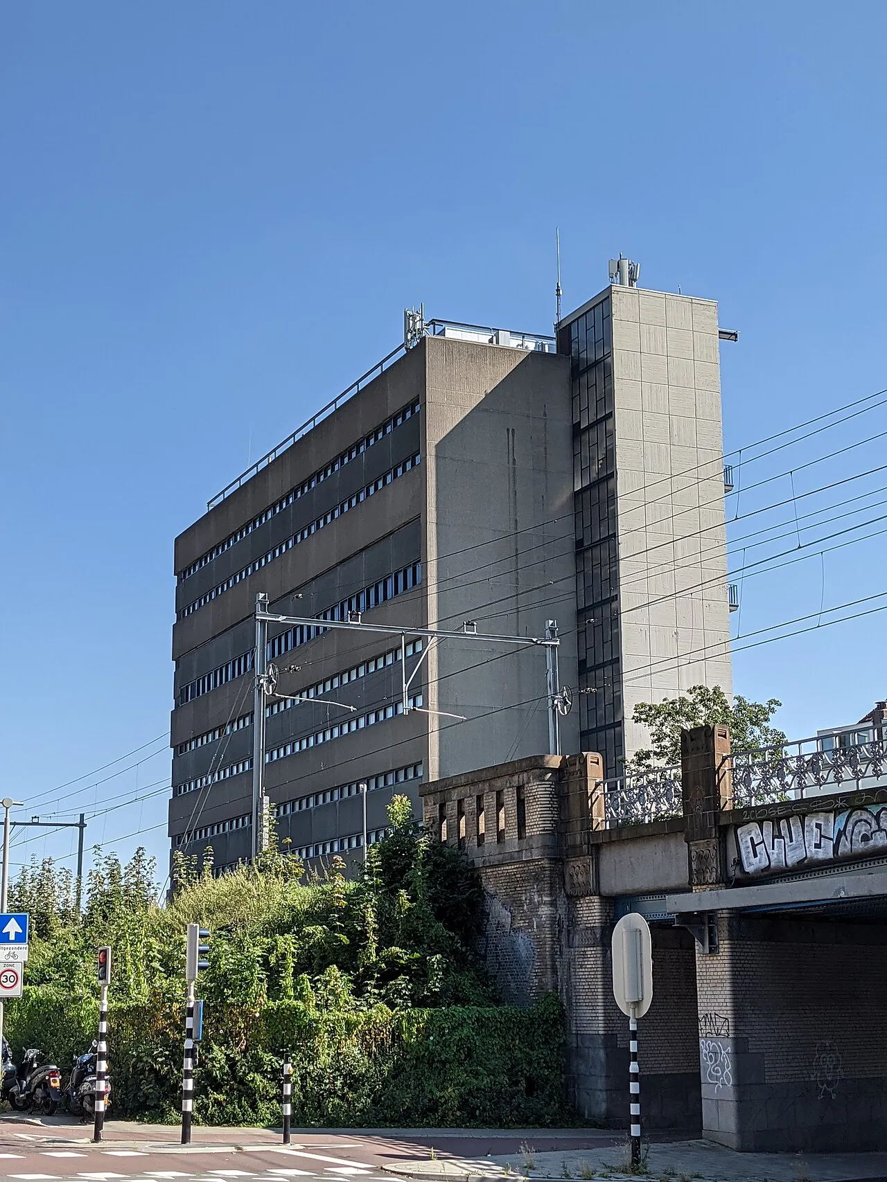 Kantoorgebouw van KPN aan de Patersstraat in Arnhem, het telecombedrijf waar de storing ontstond.