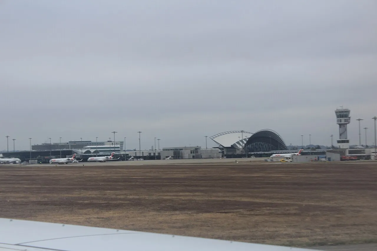 Terminalgebouw van luchthaven Lyon-Saint Exupéry, waar de omgeleide Lufthansa-vlucht landde.