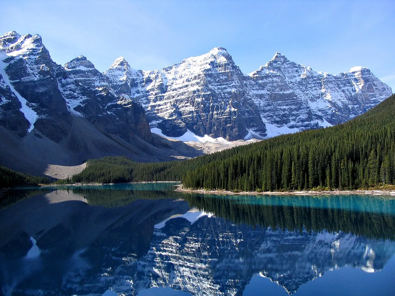 Moraine Lake en de Valley of the Ten Peaks in het Albertaanse Banff National Park
