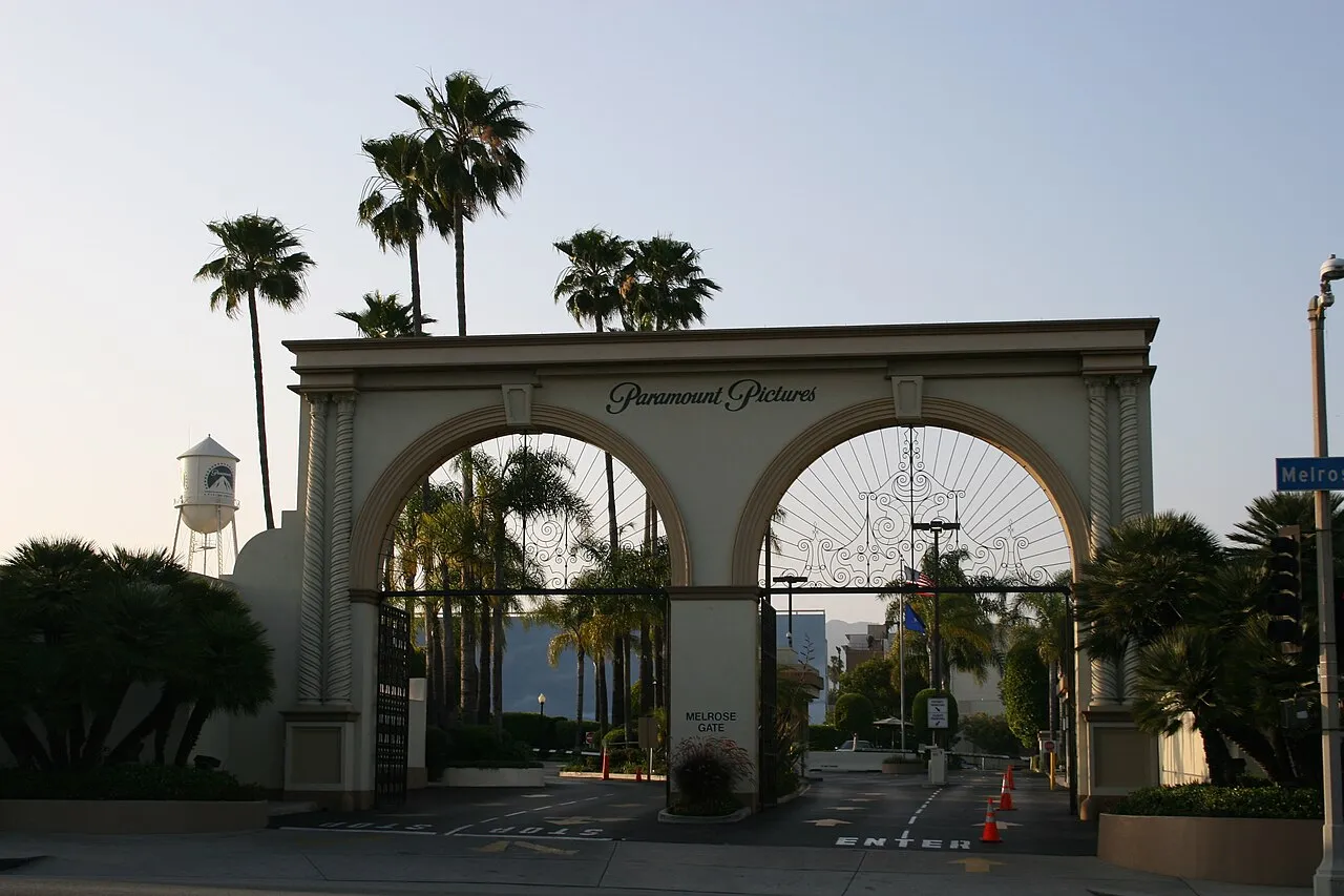 De Melrose Gate, de ingang van de Paramount Pictures-studio in Hollywood, Los Angeles.