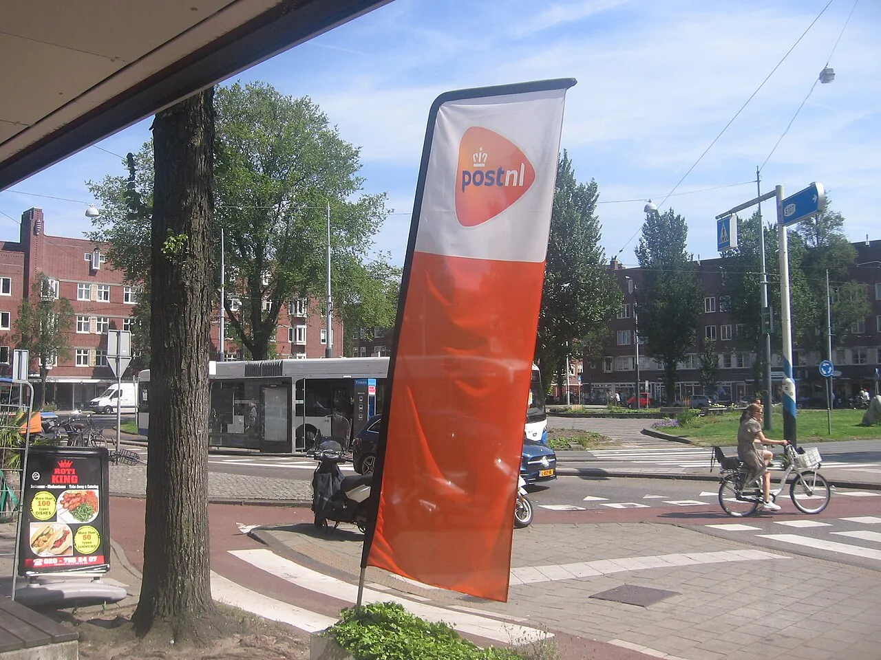 Een PostNL-kantoor bij het Hoofddorpplein in Amsterdam.