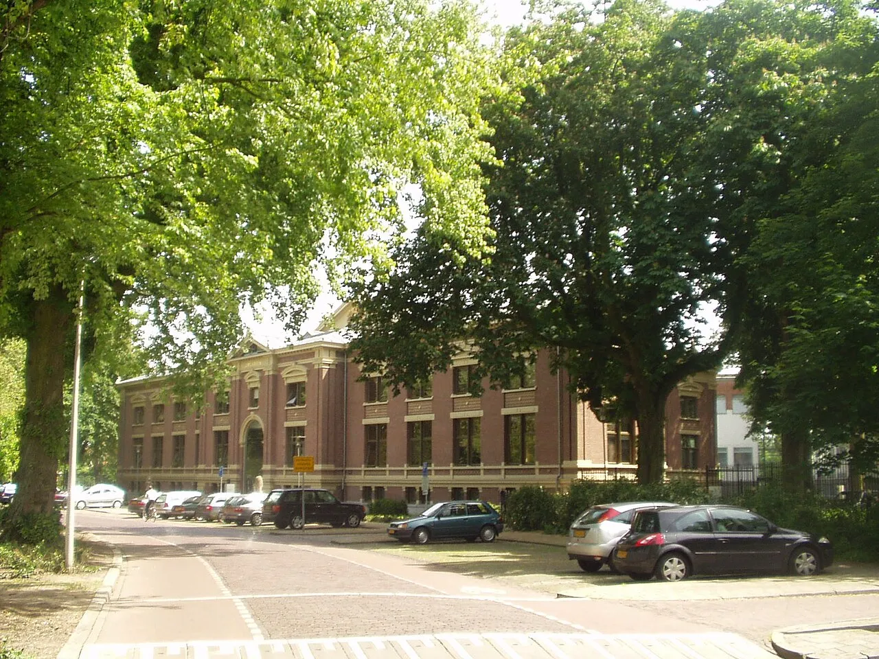 De rechtbank in Zutphen, waar de zaak tegen de Doetinchemmer dient.
