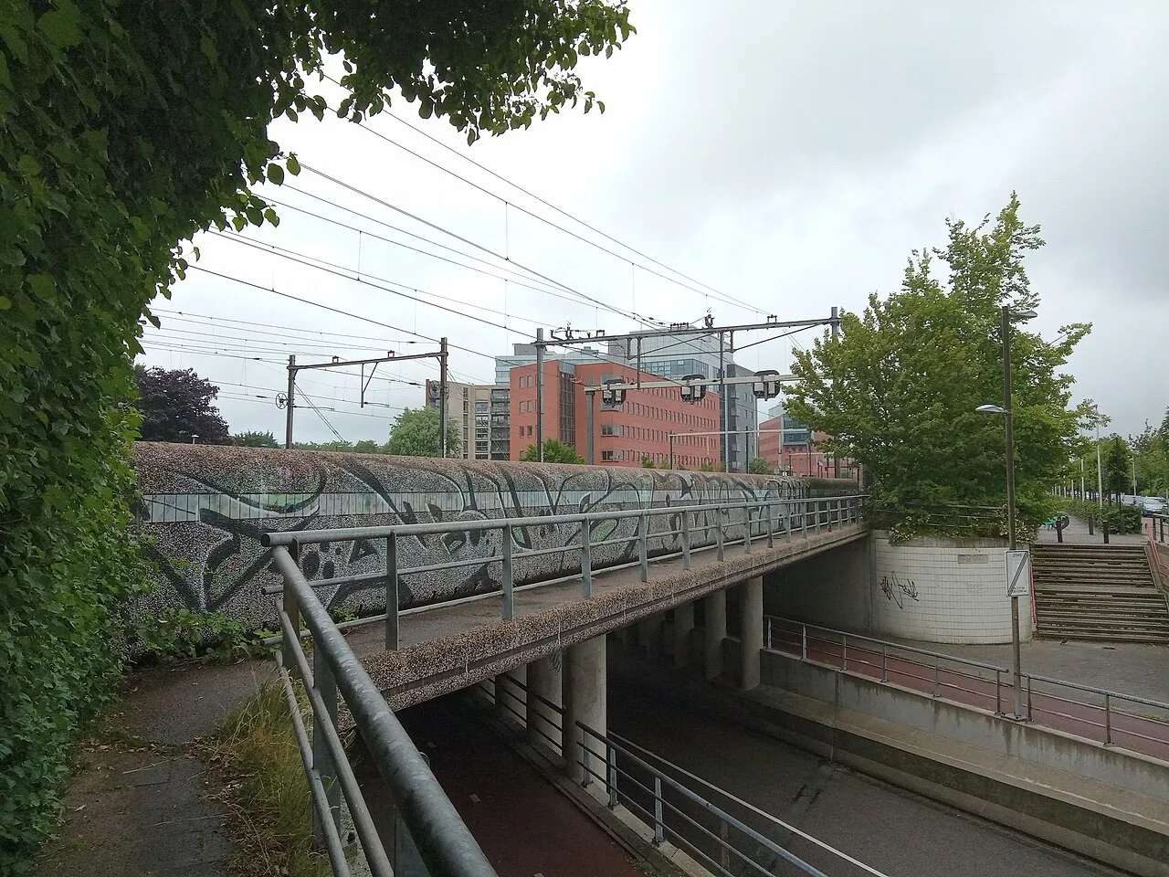 Spoorbrug bij station Utrecht Overvecht, de Utrechtse wijk waar de explosieven zijn gevonden.