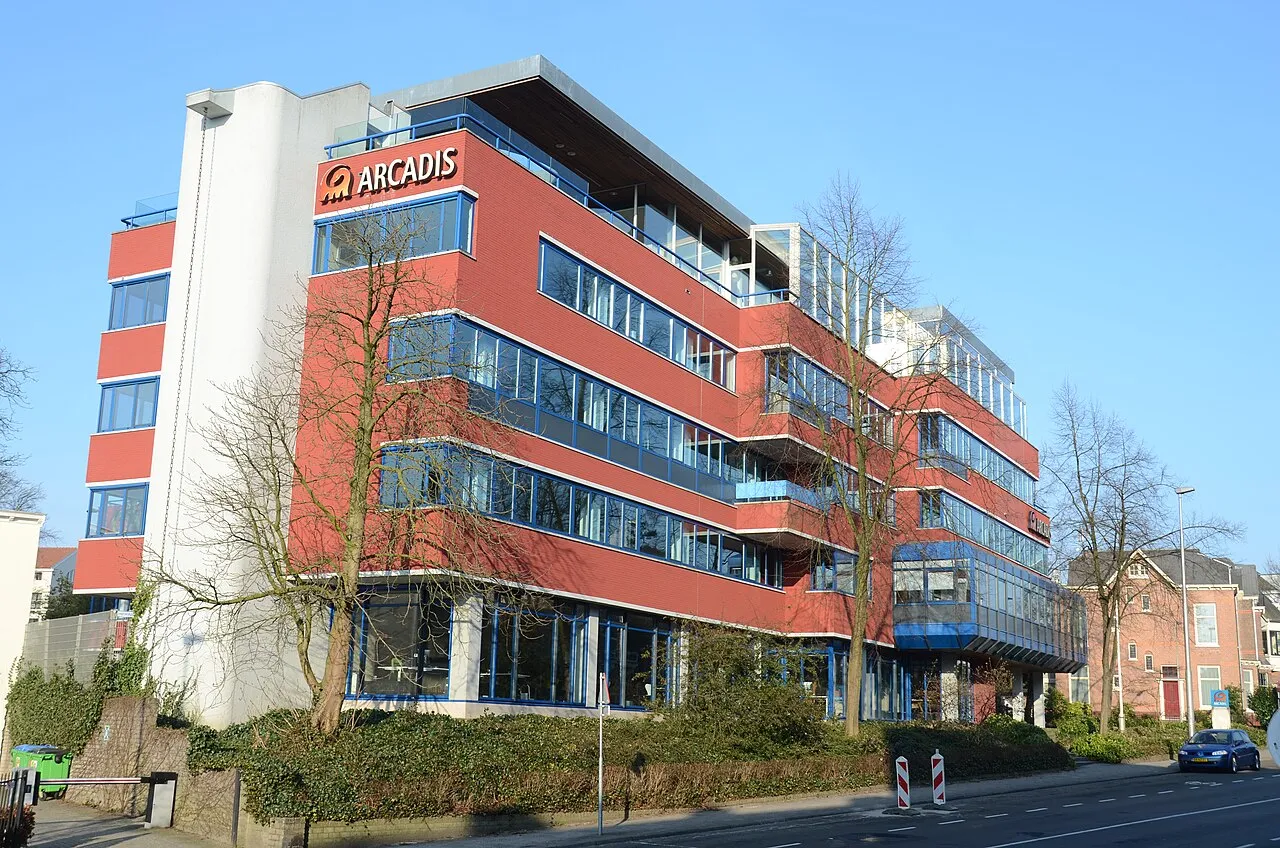 Het kantoorgebouw van adviesbureau Arcadis aan de Amsterdamseweg in Arnhem.