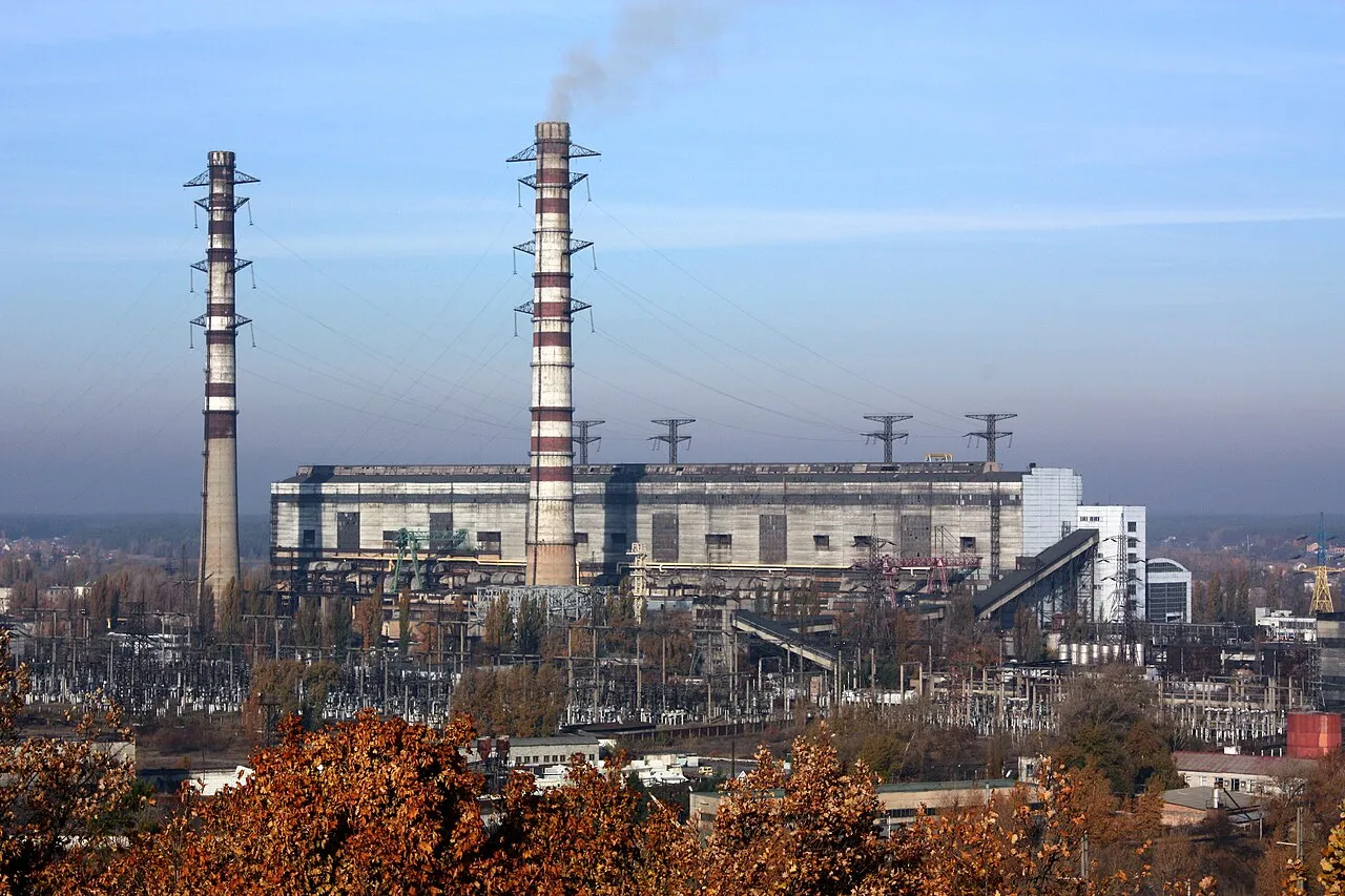 De Trypilska-elektriciteitscentrale bij Kyiv, onderdeel van het Oekraïense energienet, gefotografeerd voor de oorlog.