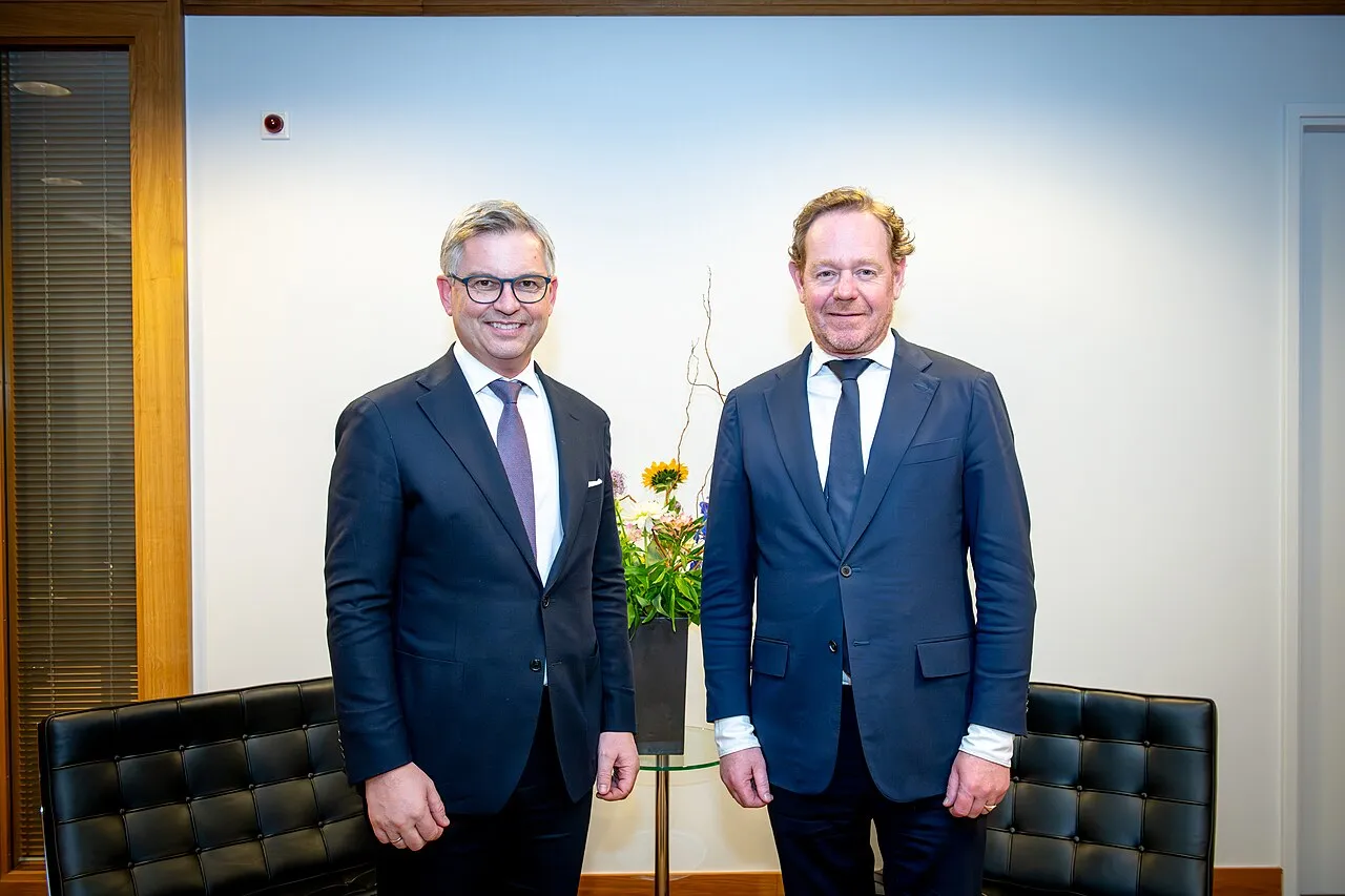 Minister David van Weel (Justitie en Veiligheid) tijdens een werkbezoek, maart 2025.