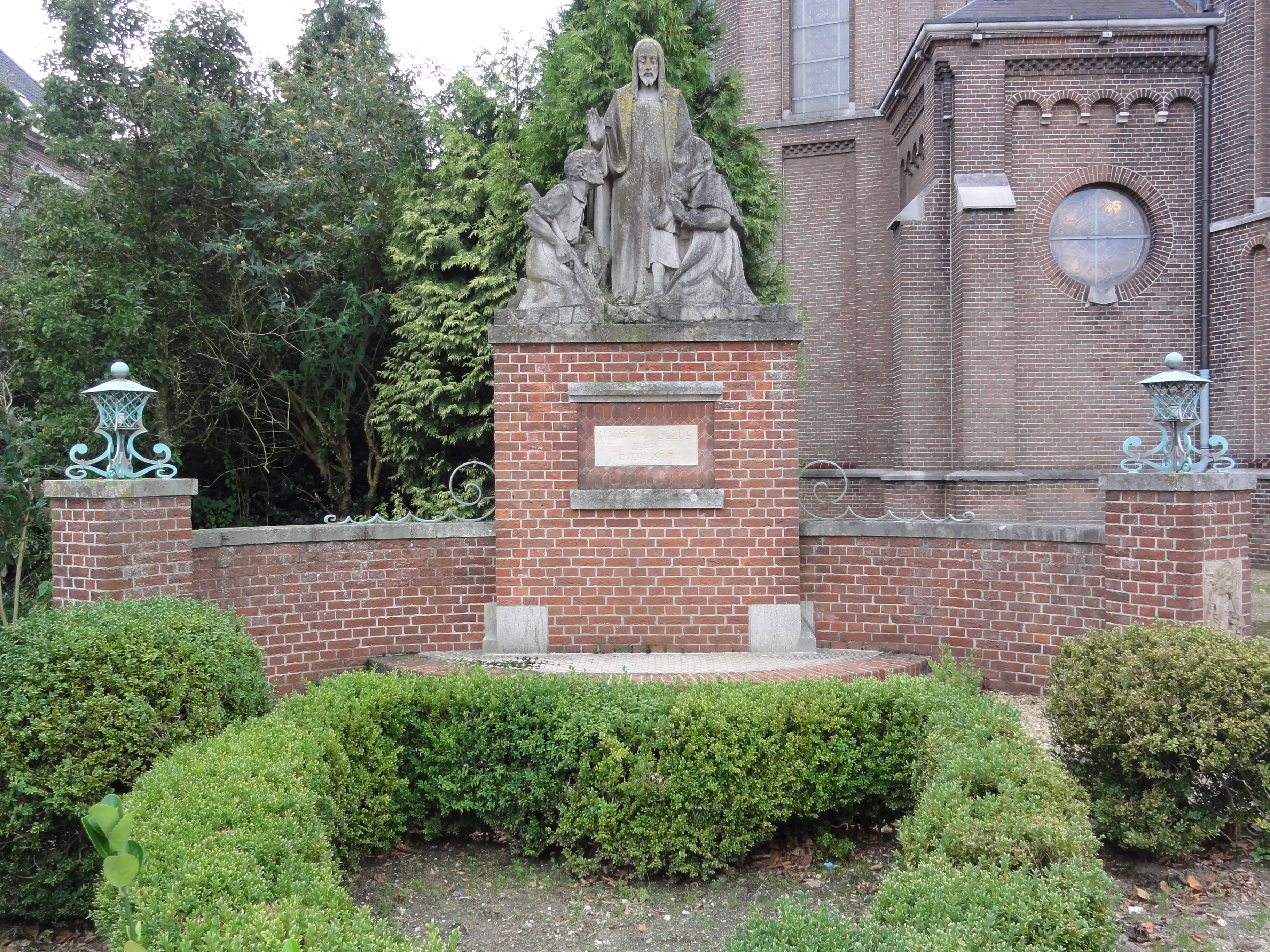 Rijksmonument-beeld in het dorp Overasselt, in de gemeente Heumen.