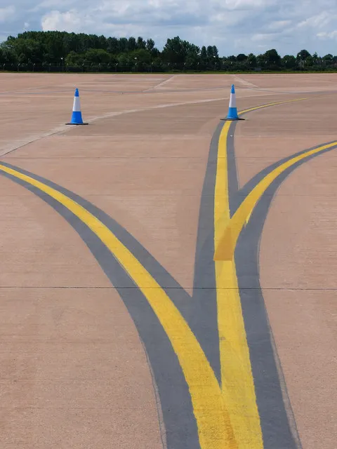 Luchtfoto van de luchtmachtbasis RAF Fairford in Gloucestershire, Engeland.
